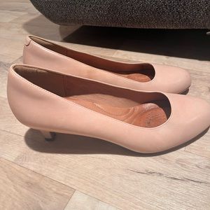Clarks kitten heel size 9